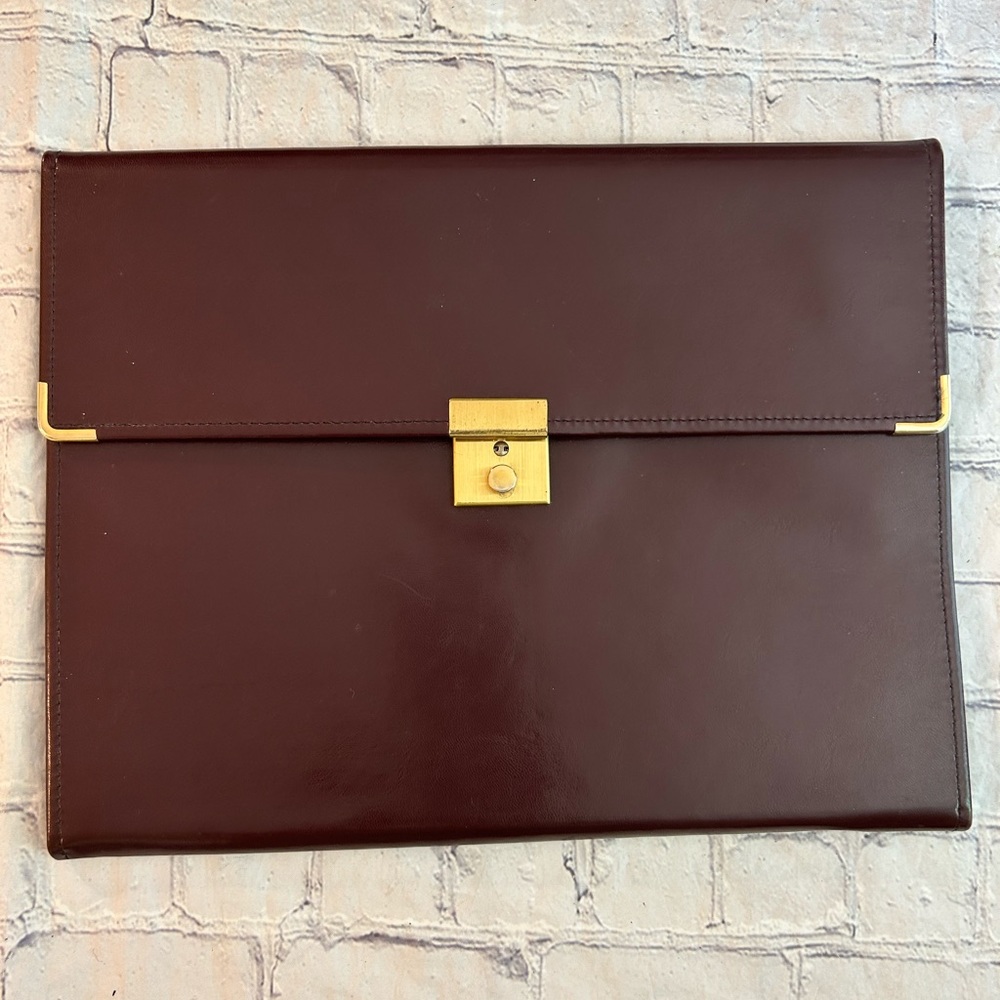 VINTAGE HAZEL MADE IN USA LOCKABLE BURGUNDY NON LEATHER ORGANIZER/NO KEY